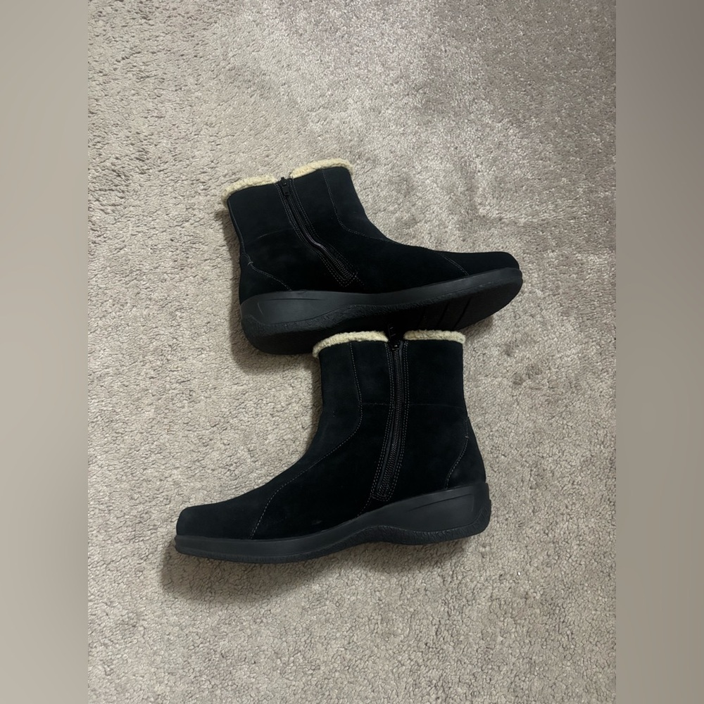 Clarks Bendables Black Suede Boots Women Shearling Trim 8 W - Picture 14 of 16